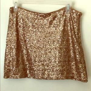 Add sparkle with this gold/champagne mini!